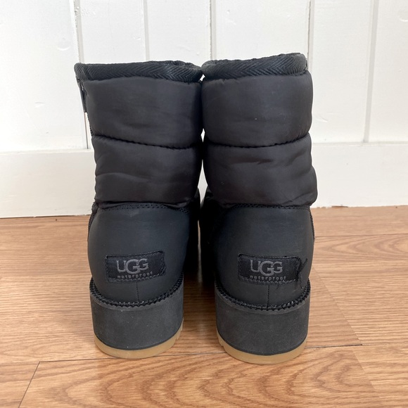 UGG Ridge Mini Boots - Picture 2 of 6